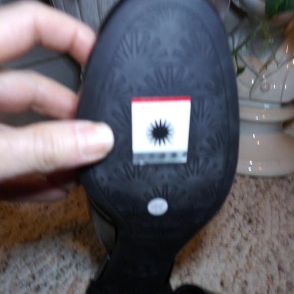 NWT UGG Hayden Blk Patent/Fur Mary Jane Pump Mules - Picture 10 of 11